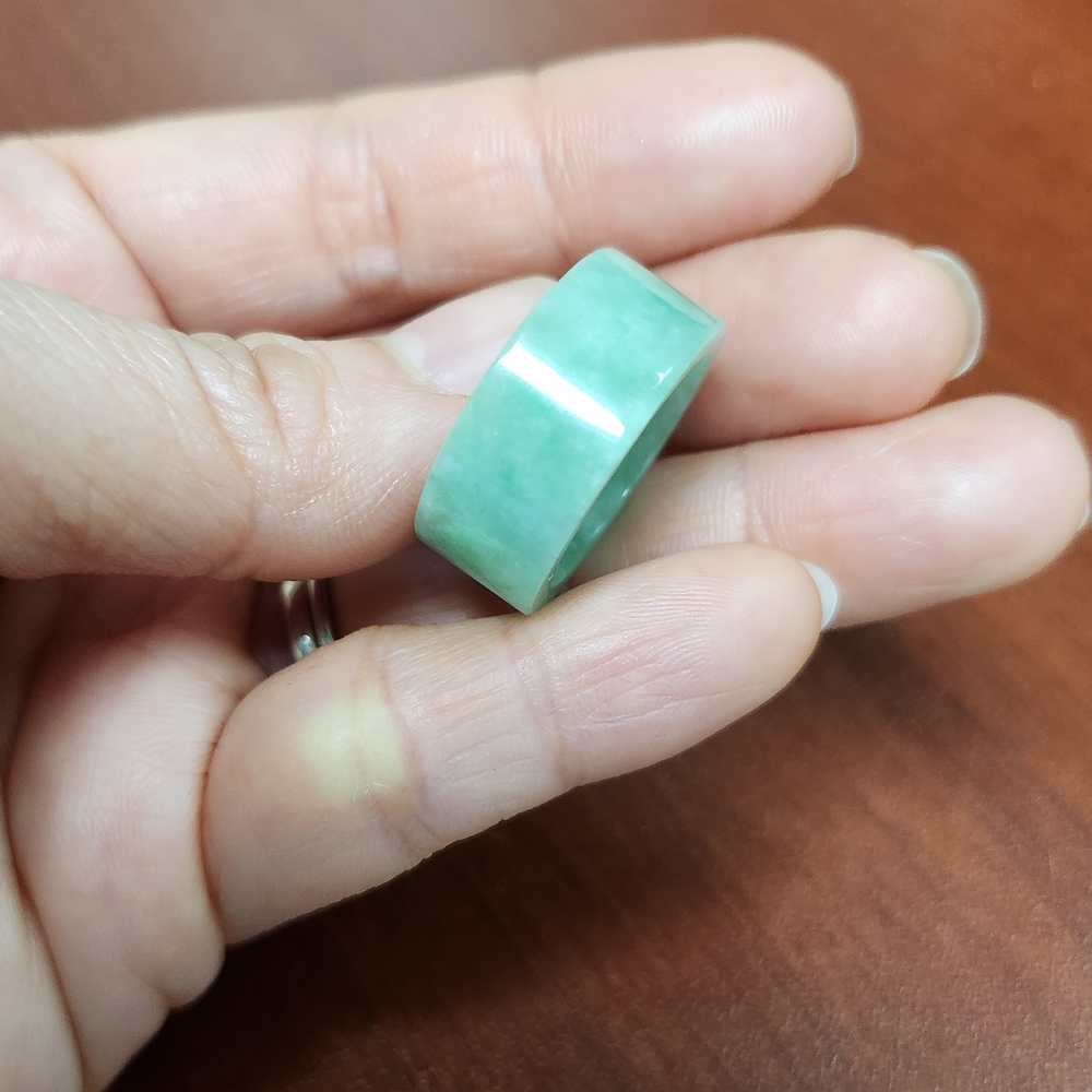 Elegant Myanmar Green Jade Women's Ring - Picture 5 of 5